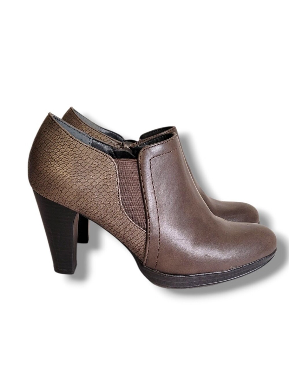 Rialto Posie Heeled Ankle Bootie 6.5